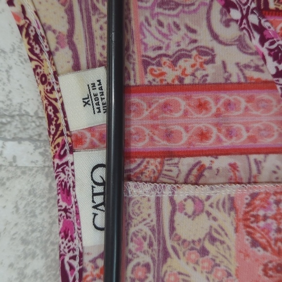 🍉 Cato Paisley Abstract Print Keyhole Curved Hem Blouse Size XL - Picture 2 of 4